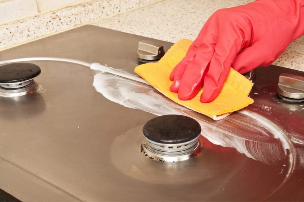 Cleaning The Gas Stove Top