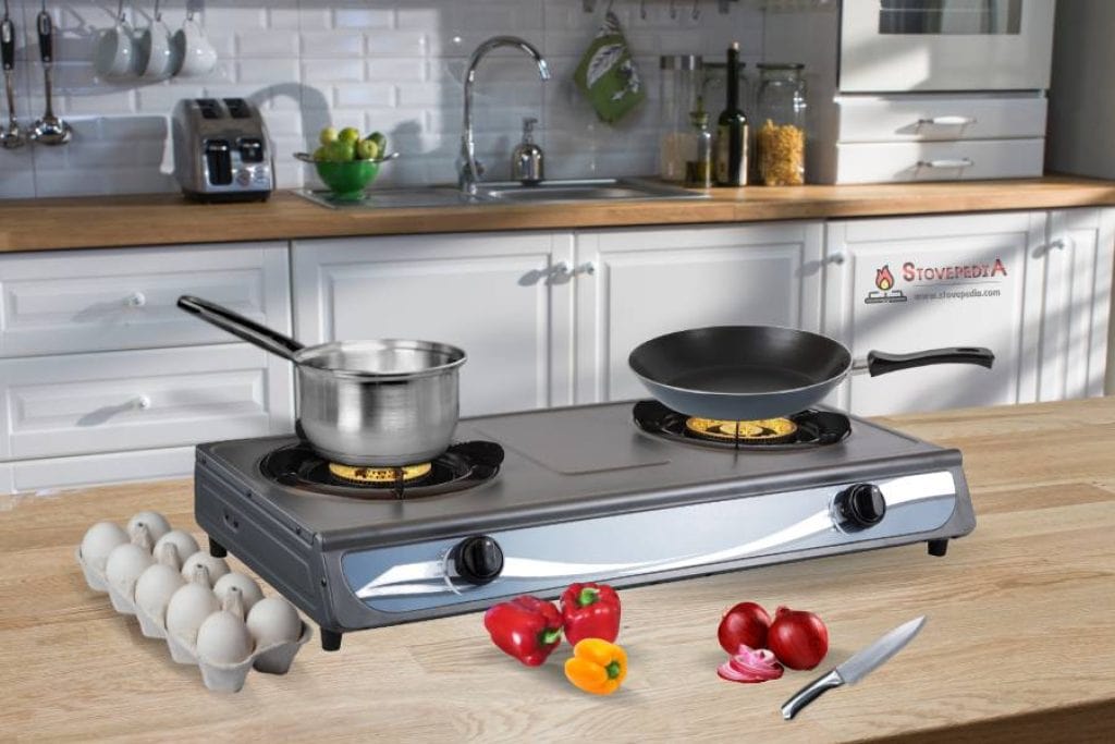 Cooking on stainless steel gas stove