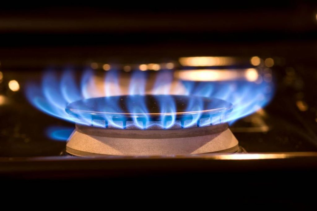 Blue flame generation on kitchen gas stove